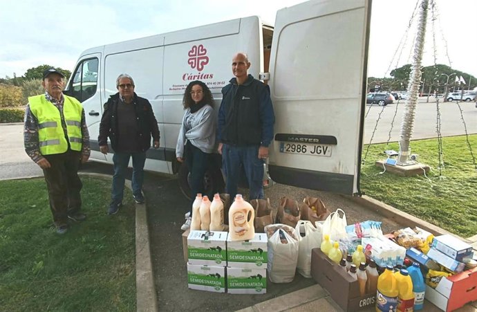 Donación de alimentos y material de limpieza de los trabajadores de Ercros a Cáritas.