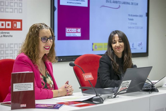 La consejera de Igualdad de C-LM, Sara Simón, y la secretaria regional de Mujeres y Políticas LGTBI de CCOO, Rosario Martínez.