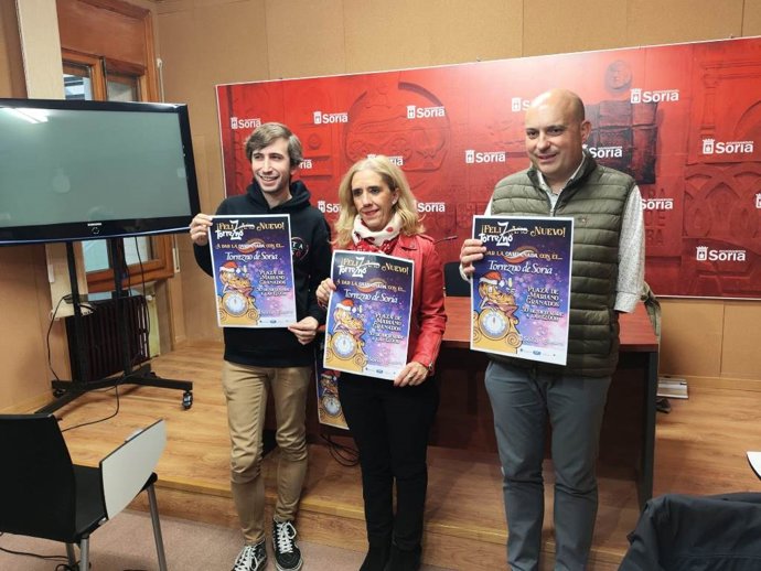 Iván Manrique, Teresa Valdenebro y Juanjo Delgado presentan las campanadas con Torrezno de Soria.