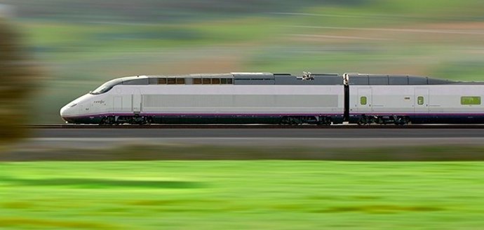 Archivo - Tren AVE de Renfe de la serie 100