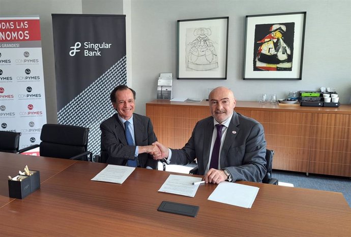 El consejero delegado de Singular Bank, Javier Marín (izquierda), y el presidente de Conpymes, José María Torres.