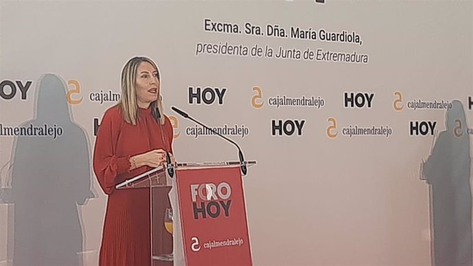 La presidenta de la Junta de Extremadura, María Guardiola, en el transcurso de un desayuno del Diario Hoy en Badajoz