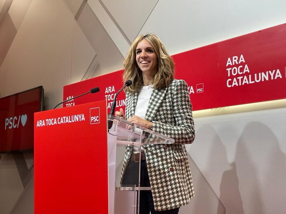 La portavoz del PSC, lia Tortolero, en una rueda de prensa este lunes.