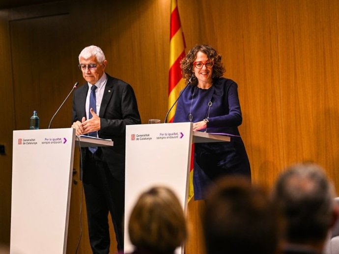 Los consellers Manel Balcells y Tnia Verge, en la presentación del Plan para el abordaje de la violencia obstétrica