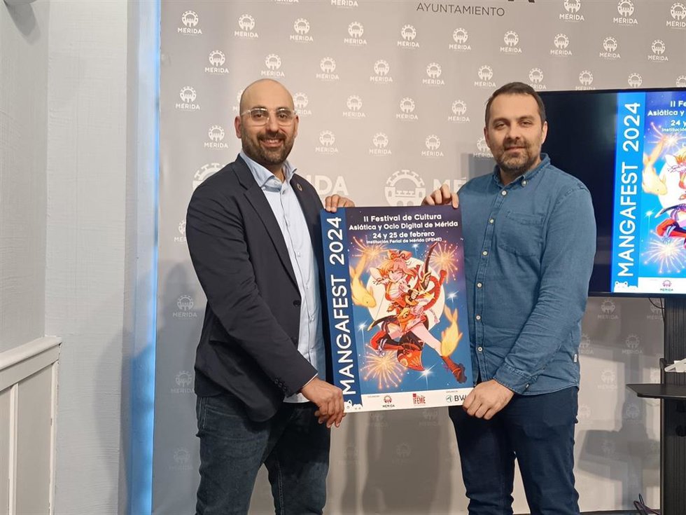 El delegado de Comercio, José Ángel Calle, en rueda de prensa este lunes junto al subdirector del Mangafest, David Herrera