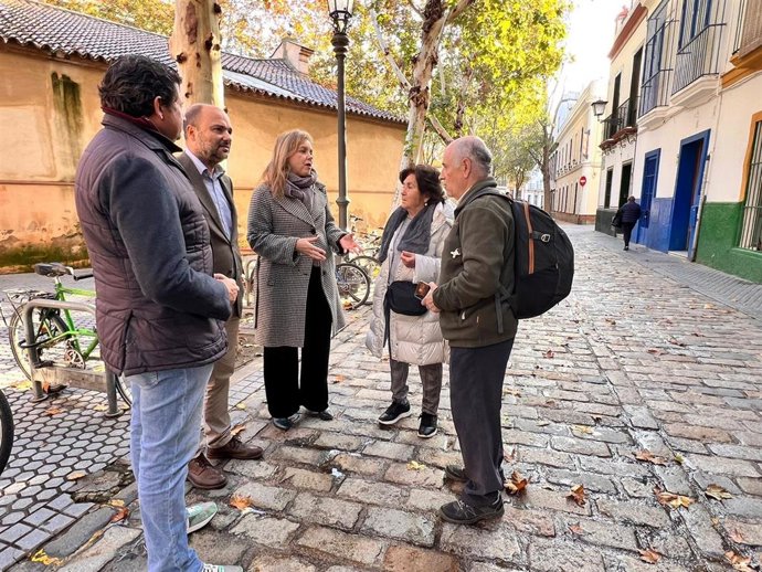 Los ediles hispalenses de Vox se reúnen con vecinos