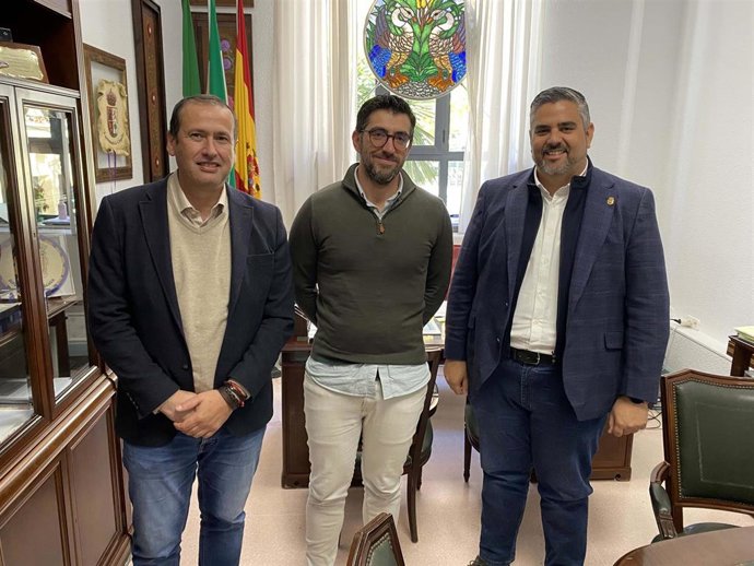 El portavoz del PSOE en Diputación, Josele González, y el alcalde de Campillos, Daniel Gómez.