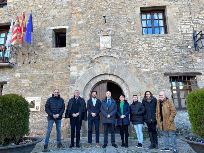 El delegado del Gobierno en Aragón, Fernando Beltrán, ha visitado la comarca de Sobrarbe