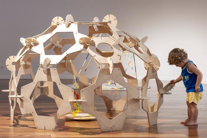 Archivo - El IVAM propone 'clubbing' con raíces populares, juegos en familia y creación contemporánea en su programa navideño