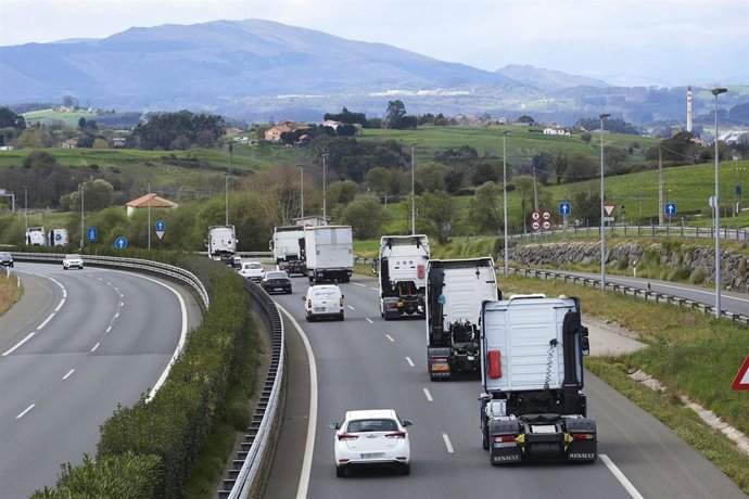 Archivo - Autovía A-67, de Santander a Torrelavega.