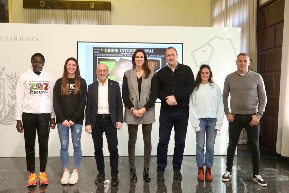 El concejal delegado de Deportes, Félix Brocate, en la presentación del II Trofeo Ibercaja Ciudad de Zaragoza de Campo a