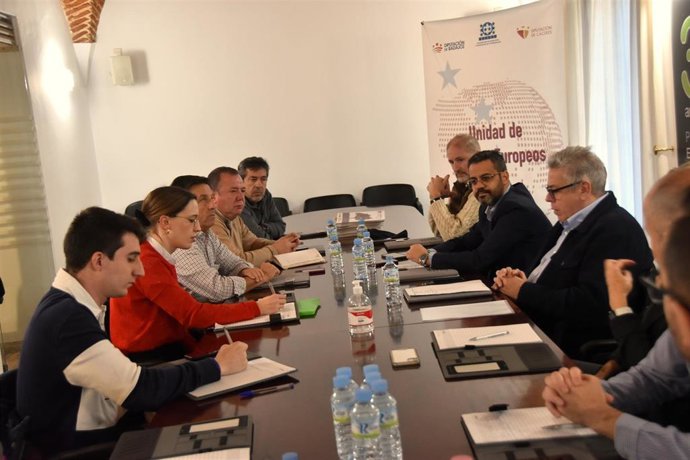 La Federación de Municipios y Provincias de Extremadura se reúne con el eurodiputado Ignacio Sánchez Amor