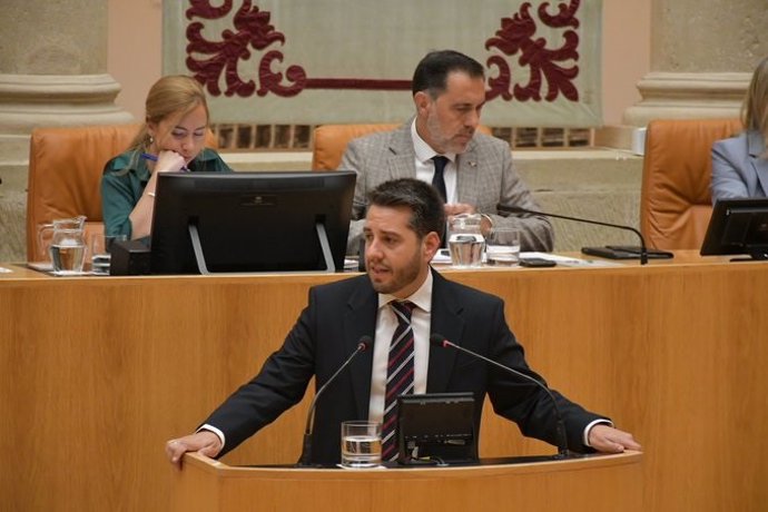 Archivo - El portavoz del PSOE en el Parlamento de La Rioja, Javier García