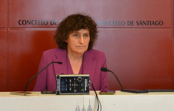 Archivo - La alcaldesa de Santiago, Goretti Sanmartín, en rueda de prensa