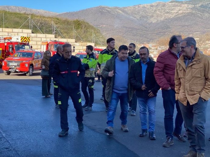 El presidente de la Diputación de Cáceres, Miguel Ángel Morales, visita el nuevo parque de bomberos de Jarandilla de la Vera