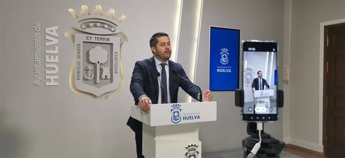 El portavoz del PSOE en el Ayuntamiento de Huelva, Francisco Baluffo.