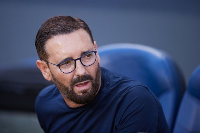 Archivo - Jose Bordalas head coach of Getafe CF looks on during the LaLiga EA Sports match between Real Sociedad and Getafe CF at Reale Arena on September 24, 2023, in San Sebastian, Spain.
