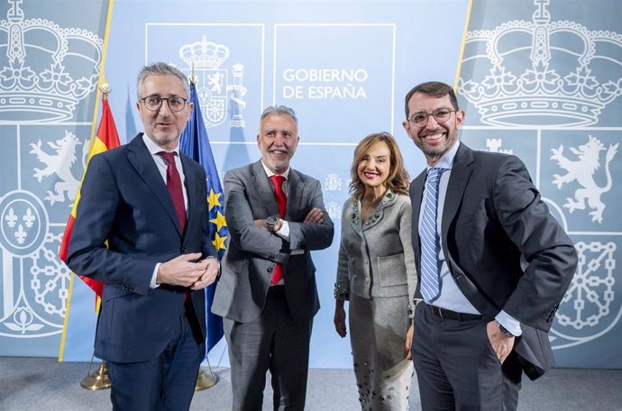 (I-D) El secretario de Estado de Política Territorial, Arcadi España García; el ministro de Política Territorial y Memoria Democrática, Ángel Víctor Torres; la subsecretaria Berta Pérez Hernández y el director del Gabinete del Ministro, Antonio José Oli