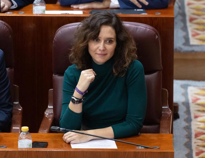 La presidenta de la Comunidad de Madrid, Isabel Díaz Ayuso, durante un pleno de la Asamblea de Madrid, a 7 de diciembre de 2023, en Madrid (España). 
