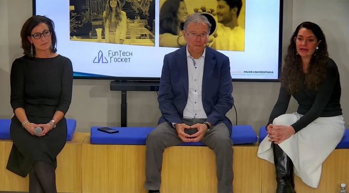 Las profesoras del Departamento de Organización de Empresas y Marketing de la Universidad Pablo de Olavide Ana Pérez-Luño y Elena Sousa, junto con José Ruiz-Navarro, director del proyecto.