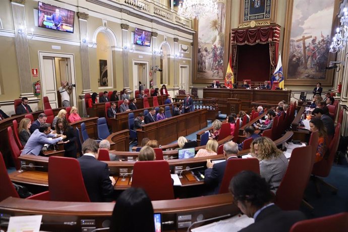 Pleno del Parlamento de Canarias