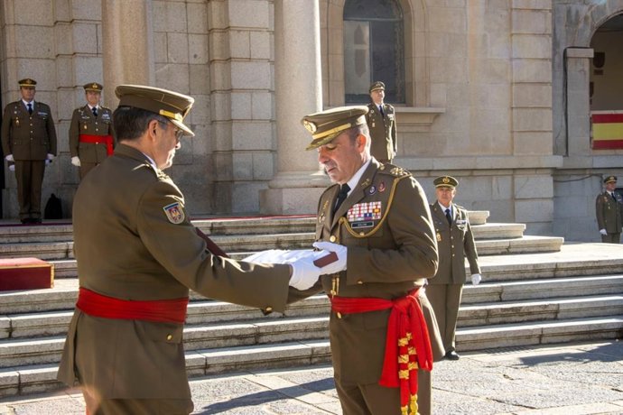 El JEME entrega en la Academia de Infantería de Toledo el premio 'Gran Capitán' al teniente general Julio Salom