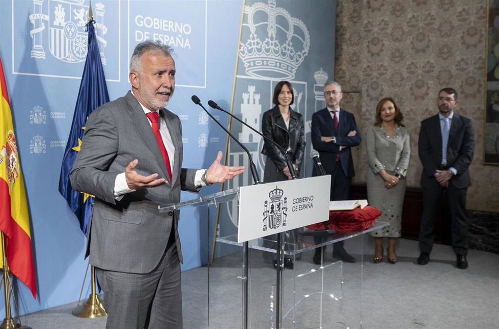 El ministro de Política Territorial y Memoria Democrática, Ángel Víctor Torres, preside el acto de toma de posesión de altos cargos del Ministerio de Política Territorial, en la Delegación del Gobierno, a 18 de diciembre de 2023, en Madrid (España). Hoy