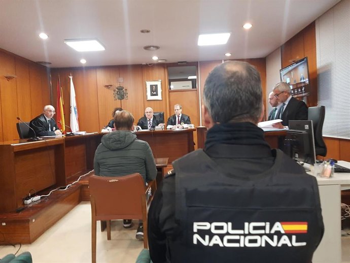 Archivo - Juicio contra el acusado de intentar matar a su mujer e hija, en la Audiencia Provincial de Cantabria
