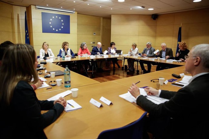 Una delegación de eurodiputados inicia su visita para analizar la inmersión lingüística en Catalunya
