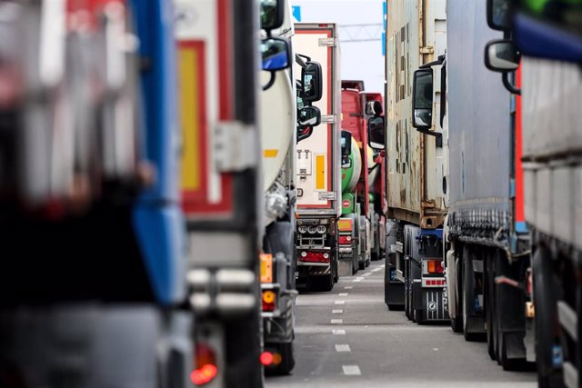 Camiones parados en Medyka, en Polonia, por la huelga de transportistas polacos en la frontera con Ucrania