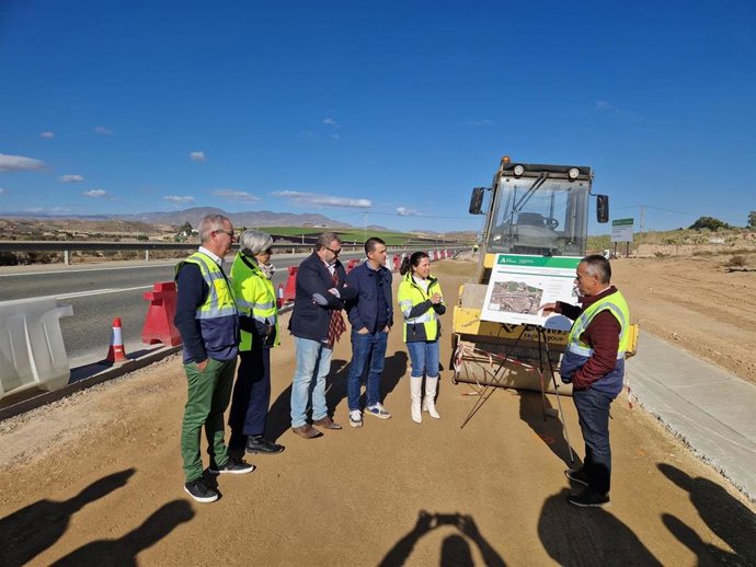 Obras de acceso al barrio de El Convoy de Pulpí (Almería).