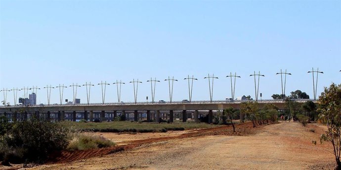 Archivo - Puente sobre el río Odiel de Huelva.