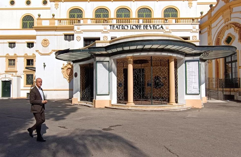 Archivo - Muñoz ante el teatro Lope de Vega