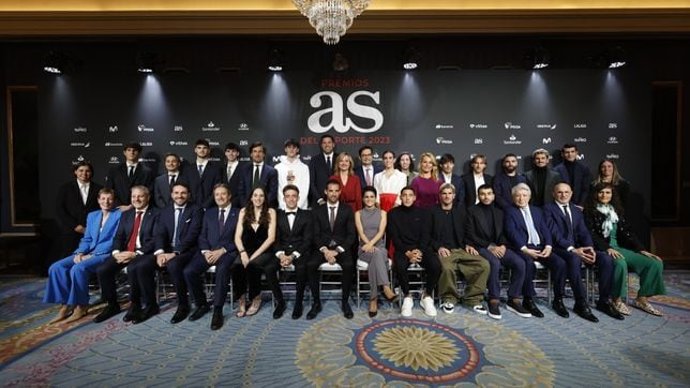 Foto de familia de los premiados por el diario 'AS' en 2023