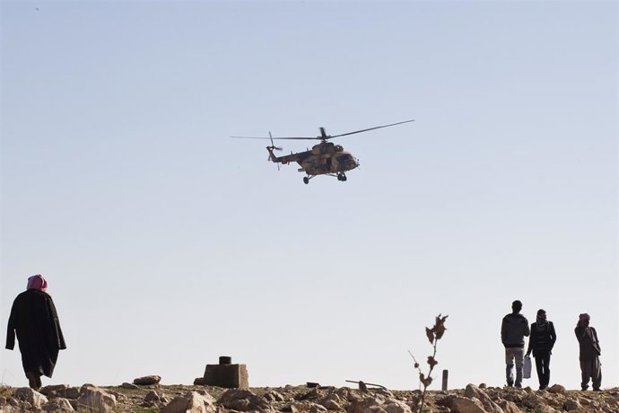 Archivo - Helicóptero del Ejército de Irak