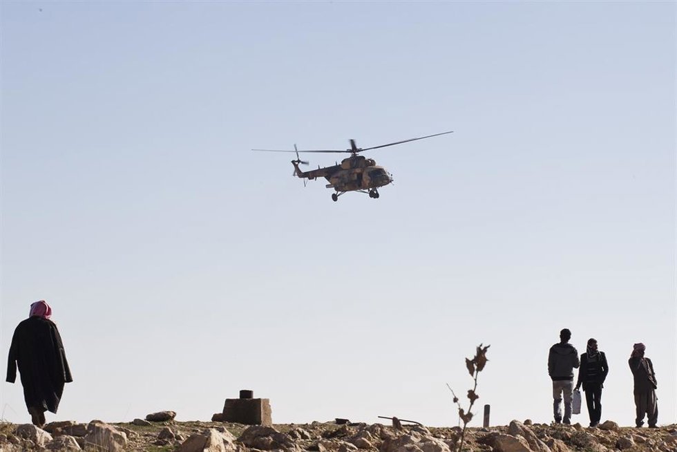 Archivo - Helicóptero del Ejército de Irak