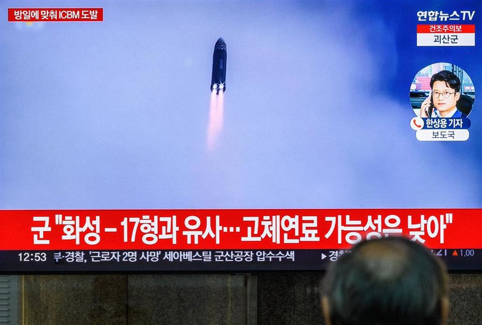 Archivo - Imagen de archivo del lanzamiento de un misil balístico intercontinental por parte de Corea del Norte