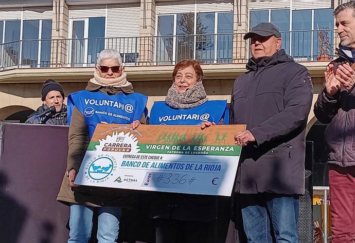 La carrera popular Virgen de la Esperanza contribuye con 336 euros para el Banco de Alimentos