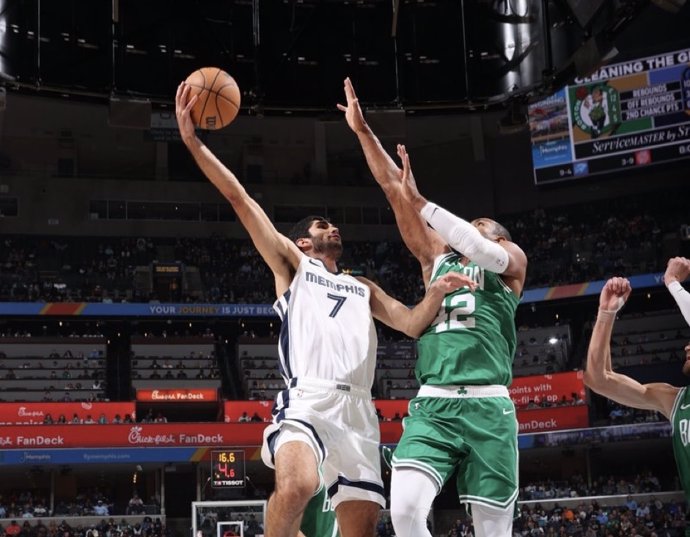 Santi Aldama lográ un nuevo récord en la NBA anotando 28 puntos en la dura derrota ante los Boston Celtics