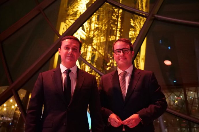 El presidente de la Diputación de Almería, Javier Aureliano García, y el diputado provincial de Turismo, Fernando Giménez.