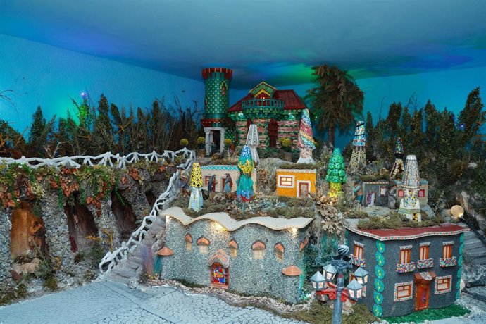 Una escena del Belén de La Salle inspirado en la filosofía y el estilo de Gaudí.