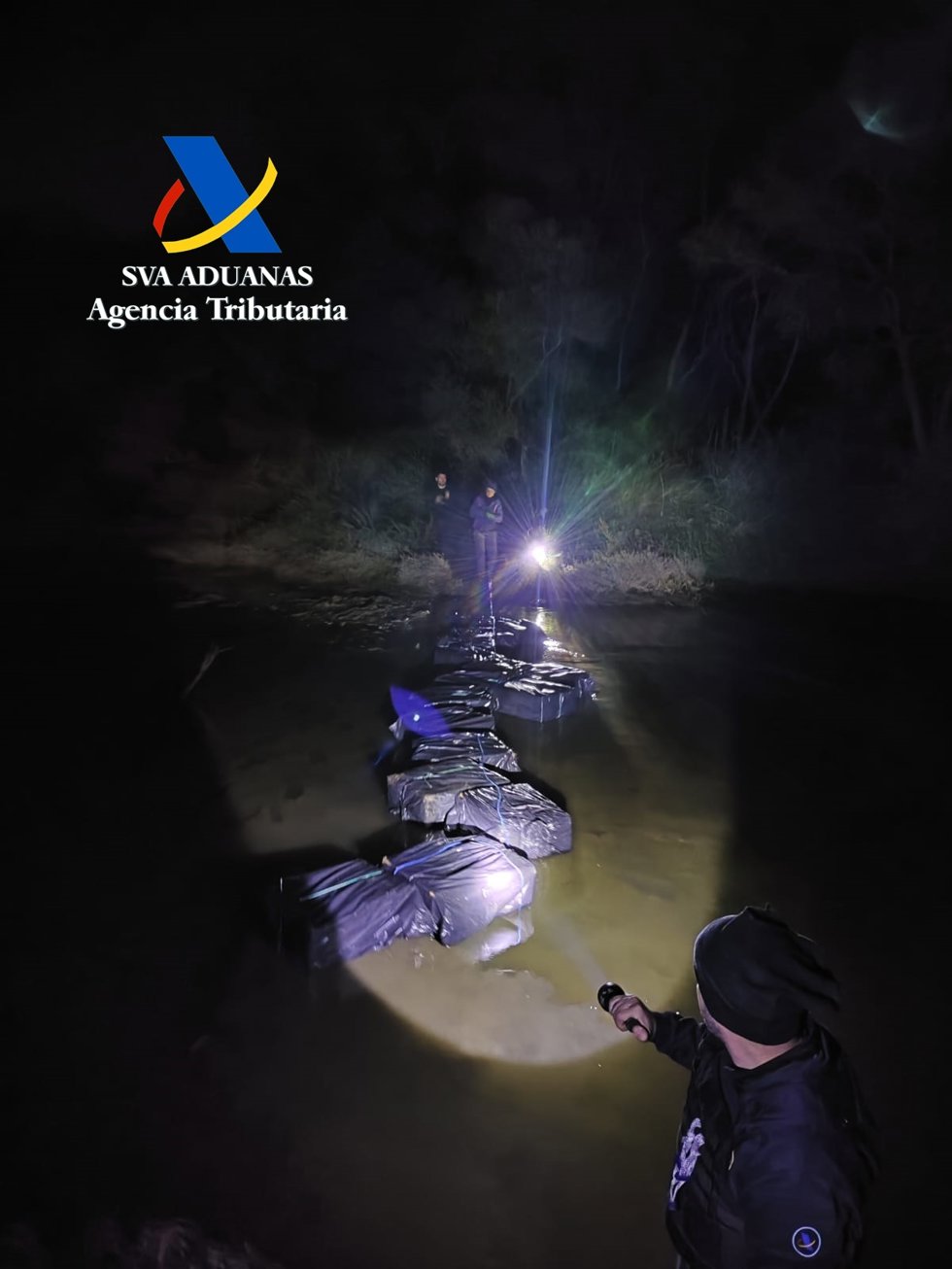 Tabaco de contrabando intervenido en el río Guadarranque.