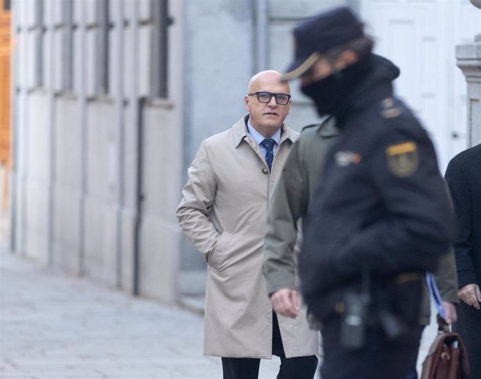 O senador do PP e expresidente da Deputación de Ourense, José Manuel Baltar, chega a declarar ao Tribunal Supremo.