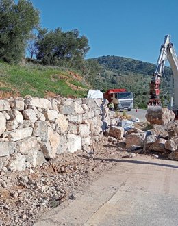 Actuación para contener desprendimientos en la A-2300.