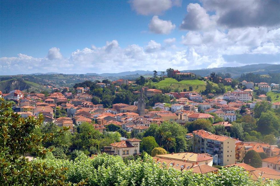 Comillas. Vista panorámica de la localidad turística cántabra. Turismo.