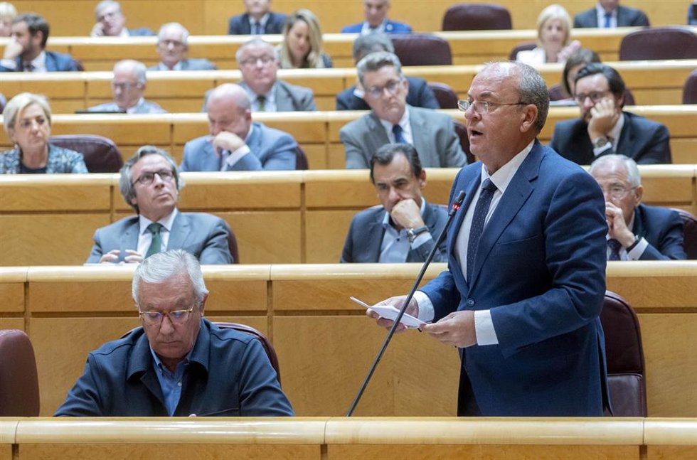 Archivo - El presidente saliente del Grupo Popular en la Asamblea de Extremadura, José Antonio Monago, interviene en una sesión de control al Gobierno en el Senado, a 25 de octubre de 2022, en Madrid (España). El Senado celebra hoy una sesión de control