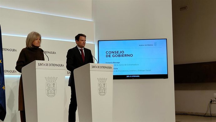 La portavoz de la Junta, Victoria Bazaga, y el consejero de Presidencia, Abel Bautista, en rueda de prensa tras el Consejo de Gobierno autonómico