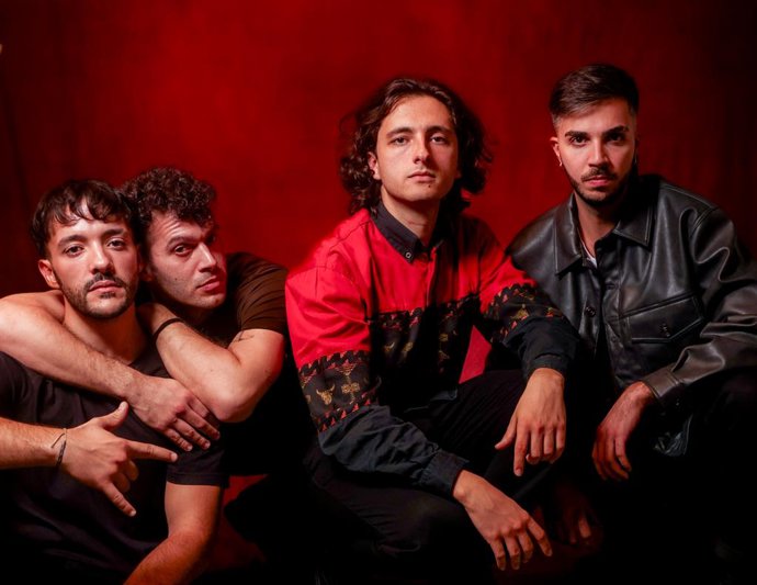 Archivo - El grupo musical Arde Bogotá posa para Europa Press.