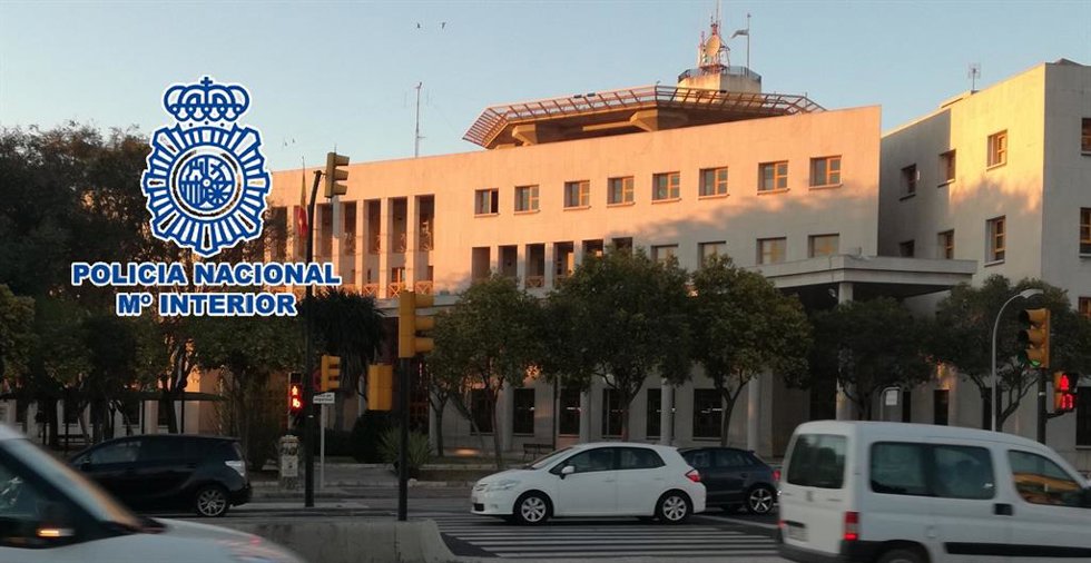 Archivo - Un total de 47 detenidos al desarticular dos redes que regularizaban fraudulentamente a británicos