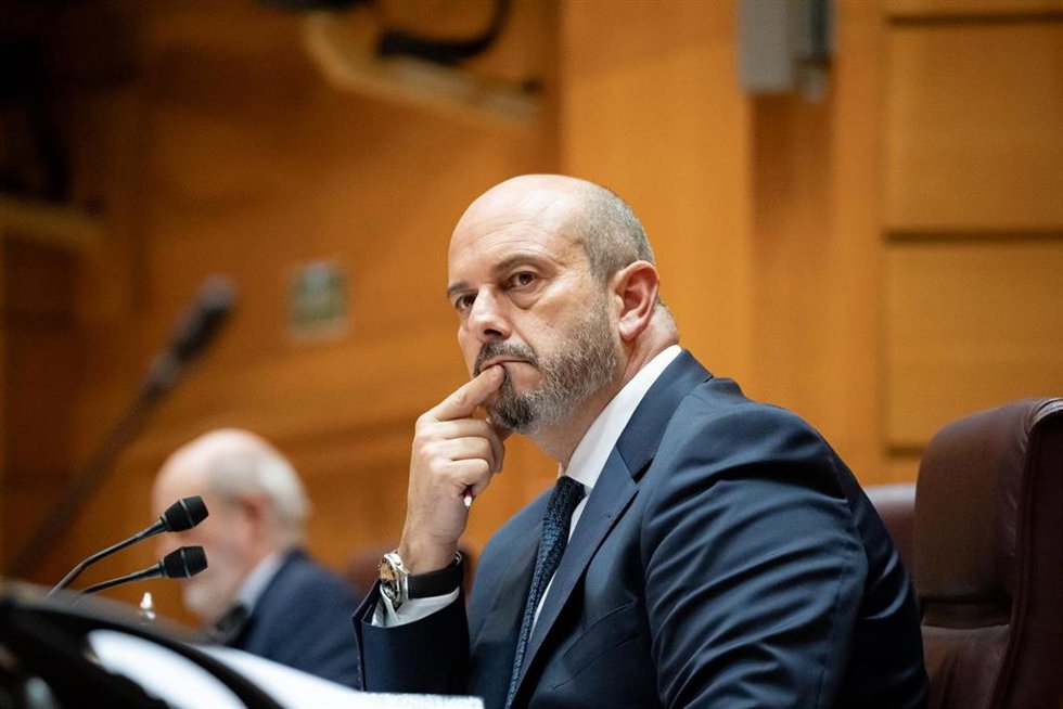 El presidente del Senado, Pedro Rollán, durante una sesión plenaria, en el Senado, a 12 de diciembre de 2023, en Madrid (España). Tras el Pleno del Congreso donde se ha realizado el primer debate de la proposición de Ley de Amnistía registrada por el PS